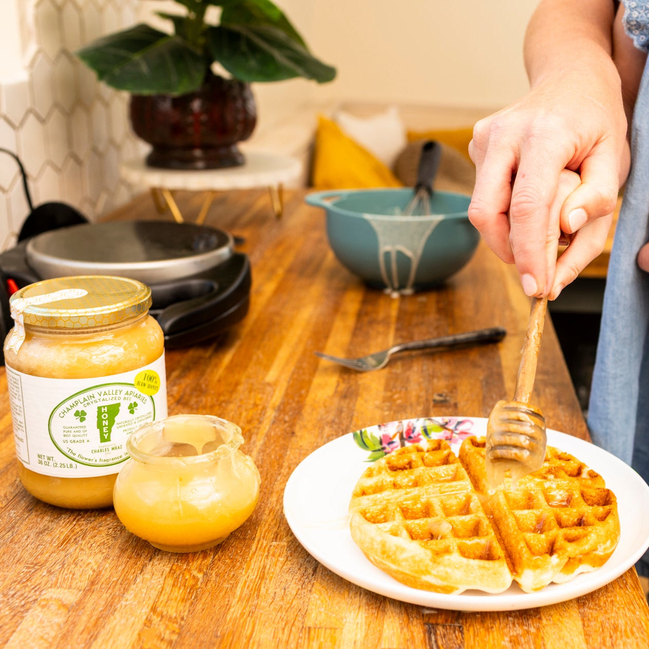 2.25lb Raw Honey FREE SHIPPING