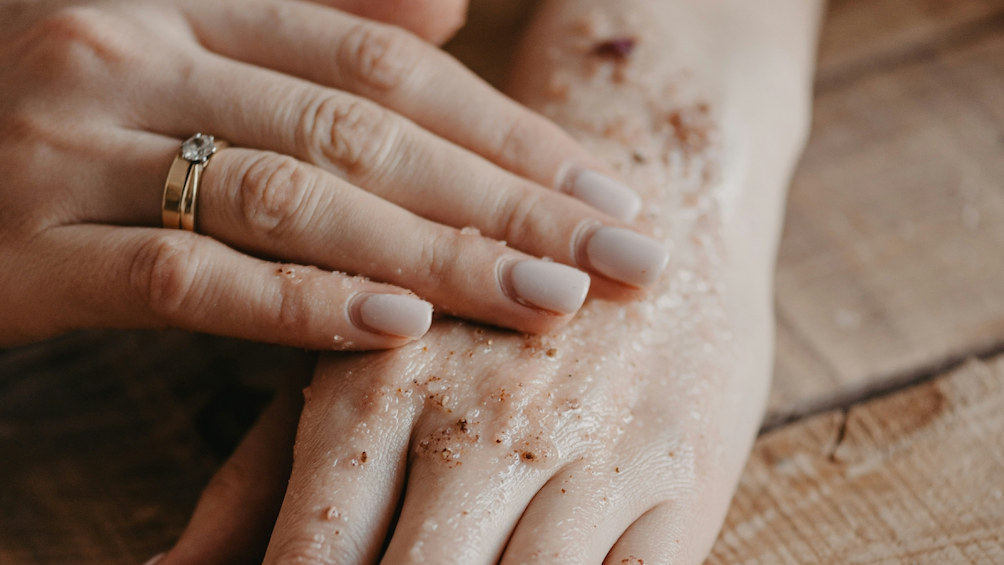 DIY Honey Sugar Scrub for Glowing Fall Skin