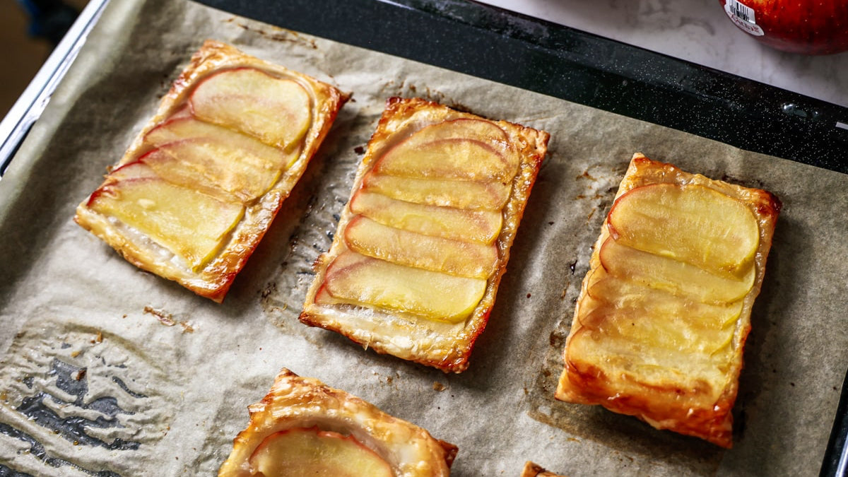 Easy Apple Honey Pastry