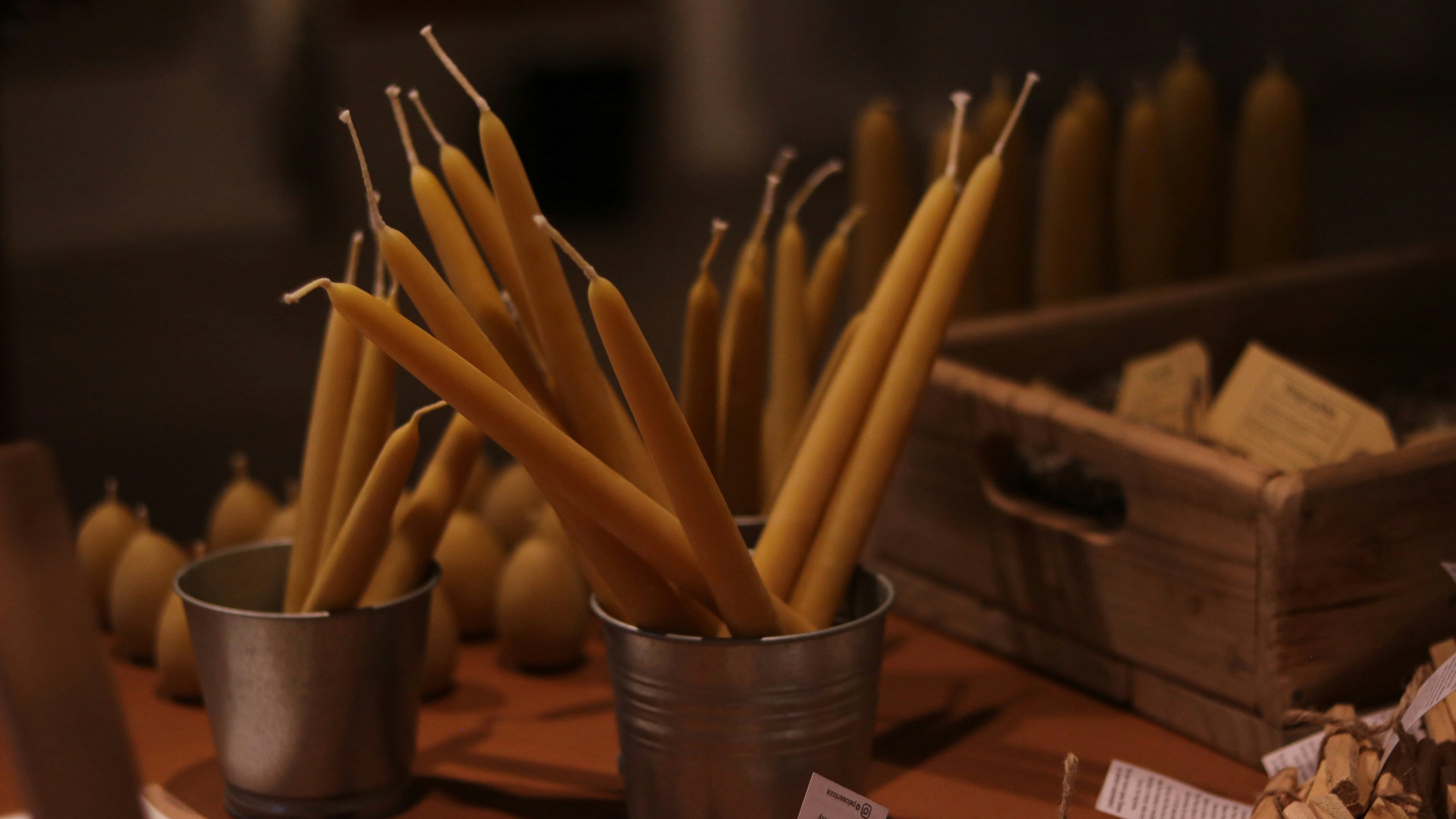 2 Ways to Use Beeswax in Your Holiday Decorations