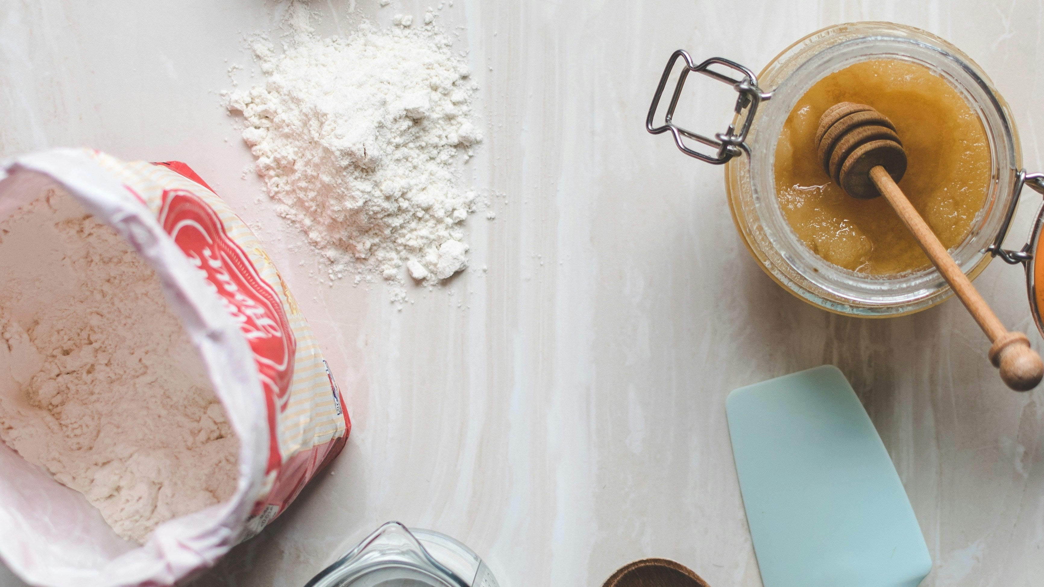 How to Use Honey as Sugar Alternative in Baking